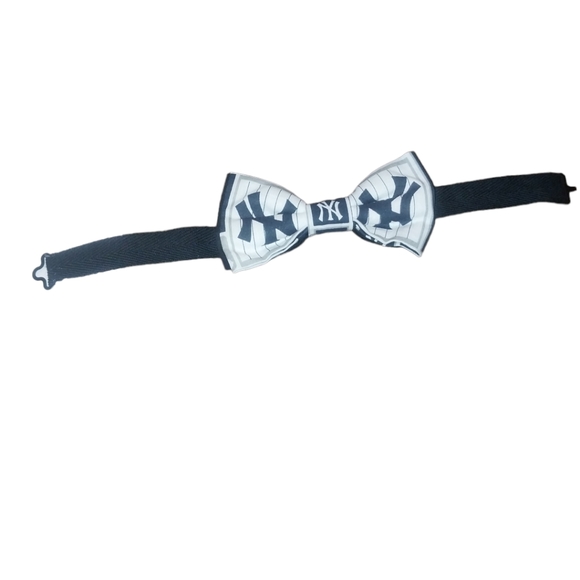 Hand Crafted Bowtie NY Yankee themed NWOT - Picture 1 of 7